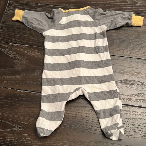 Two Newborn 0-3 months pajamas zipper & snaps  dinosaur stripes baby - Picture 5 of 9